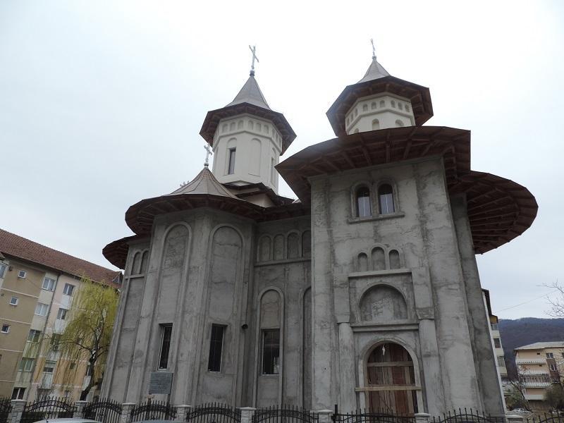 Biserica - vedere exterioară